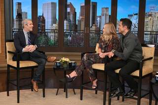 Kelly Ripa feet photo thumbnail