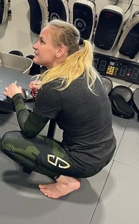 Valentina Shevchenko feet photo thumbnail