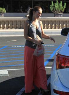 Minka Kelly feet photo thumbnail