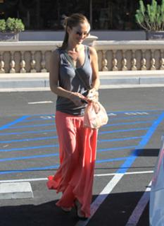 Minka Kelly feet photo thumbnail