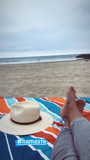 Dania Ramirez feet photo thumbnail