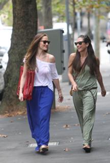 Minka Kelly feet photo thumbnail
