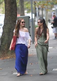 Minka Kelly feet photo thumbnail