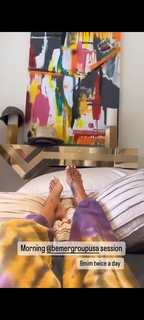 Brooke Burke feet photo thumbnail