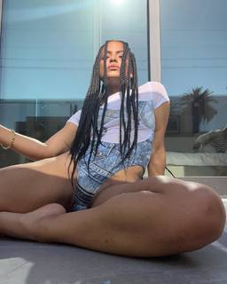 Christina Milian feet photo thumbnail