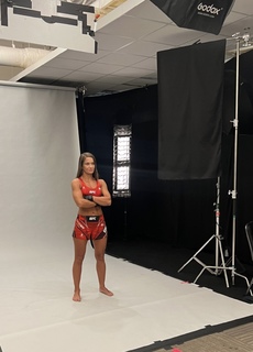 Karolina Kowalkiewicz feet photo thumbnail