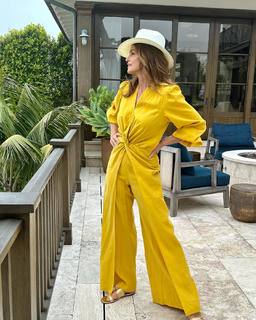 Cindy Crawford feet photo thumbnail