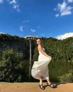 Larissa Manoela feet photo thumbnail