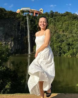 Larissa Manoela feet photo thumbnail