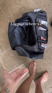 Jessie James Decker feet photo thumbnail