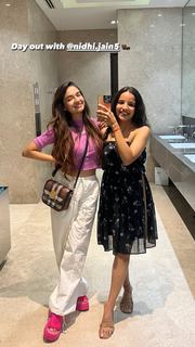 Anushka Sen feet photo thumbnail
