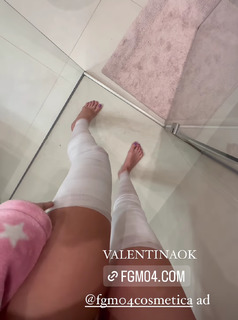 Valentina Vignali feet photo thumbnail