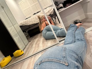 Breckie Hill feet photo 5