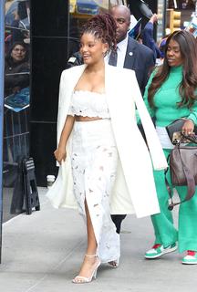 Halle Bailey feet photo thumbnail