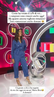 Caterina Balivo feet photo thumbnail