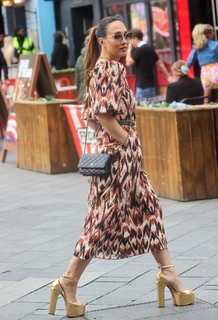 Myleene Klass feet photo thumbnail