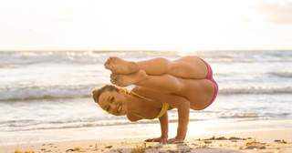 Kino MacGregor feet photo thumbnail