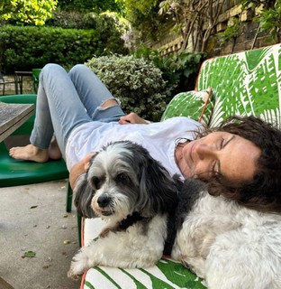 Minnie Driver feet photo thumbnail