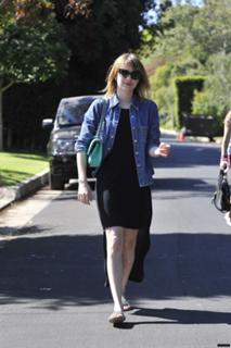 Emma Roberts feet photo thumbnail