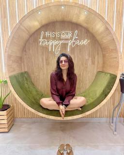 Raveena Tandon feet photo thumbnail