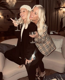 Denise Van Outen feet photo thumbnail