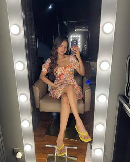 Anushka Sen feet photo thumbnail