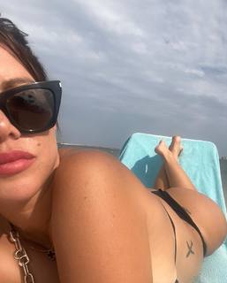Wanda Nara feet photo thumbnail