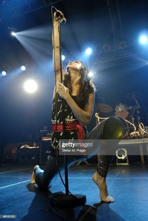 Juliette Lewis feet photo thumbnail