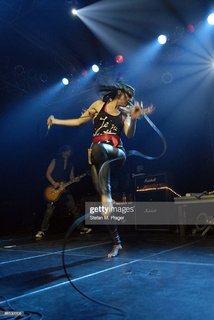 Juliette Lewis feet photo thumbnail