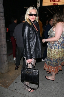Kesha feet photo thumbnail
