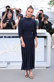 Alicia Vikander feet photo thumbnail