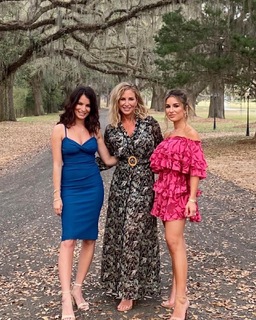 Jessie James Decker feet photo thumbnail