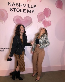 Jessie James Decker feet photo thumbnail