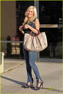 Heidi Montag feet photo thumbnail