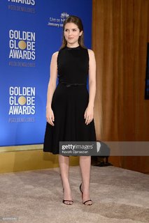 Anna Kendrick feet photo thumbnail