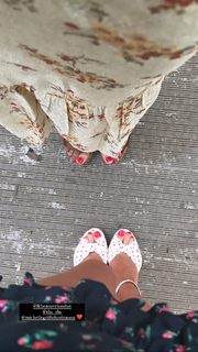Lisa Snowdon feet photo thumbnail