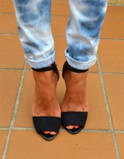 Paula Echevarría feet photo thumbnail