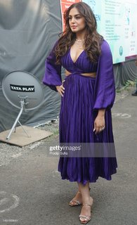 Huma Qureshi feet photo thumbnail