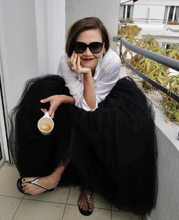 Maggie Gyllenhaal feet photo 4