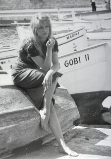 Brigitte Bardot feet photo thumbnail