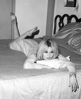 Brigitte Bardot feet photo thumbnail