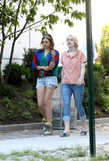 Dakota Fanning feet photo thumbnail