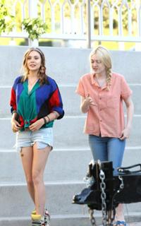 Dakota Fanning feet photo thumbnail
