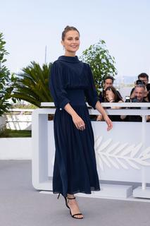 Alicia Vikander feet photo thumbnail