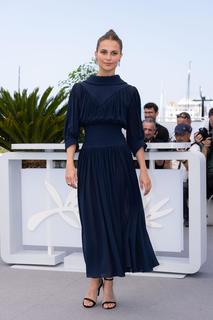 Alicia Vikander feet photo thumbnail
