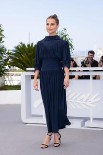 Alicia Vikander feet photo thumbnail