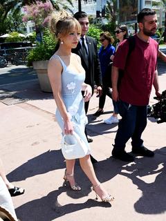 Sydney Sweeney feet photo thumbnail