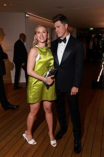 Scarlett Johansson feet photo thumbnail
