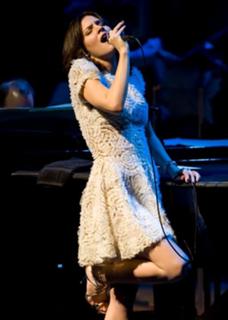 Katharine McPhee feet photo thumbnail