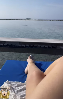 Delta Goodrem feet photo thumbnail